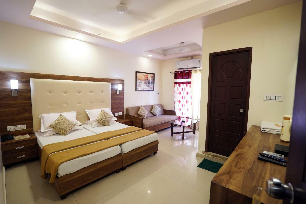 Hotel Royal Ahmedabad Eksteriør bilde