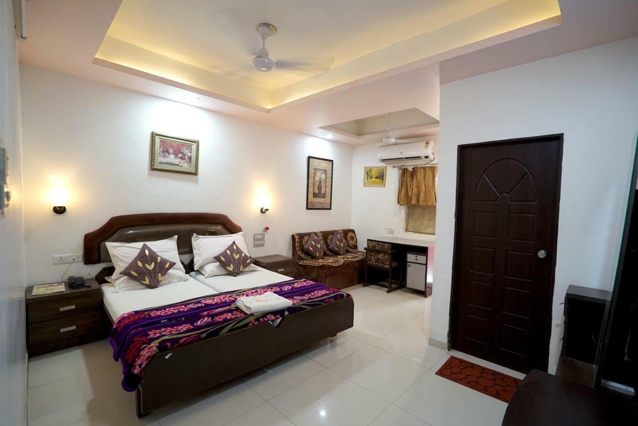 Hotel Royal Ahmedabad Eksteriør bilde